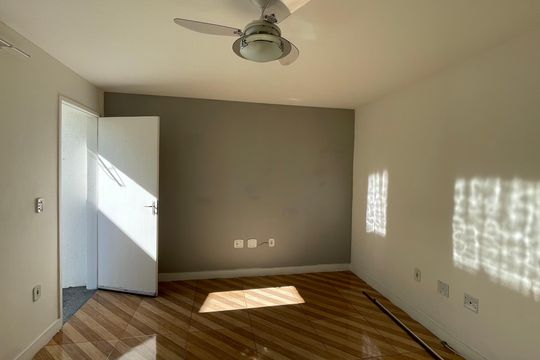 Sala de casa de condomínio à venda com 3 quartos, 95m² em Freguesia (ilha do Governador), Rio de Janeiro