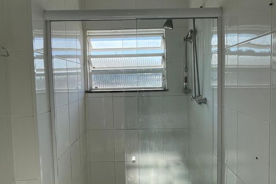 Banheiro social 2 de casa de condomínio para alugar com 3 quartos, 95m² em Freguesia (ilha do Governador), Rio de Janeiro
