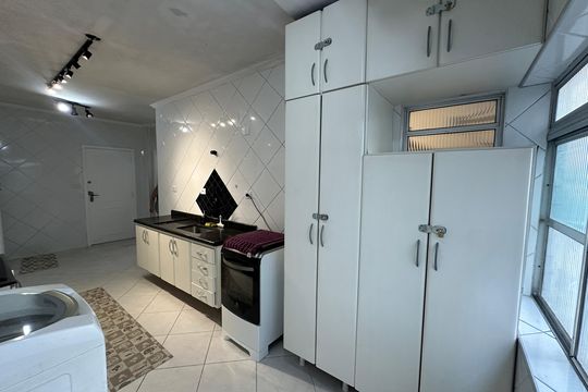 Cozinha e Área de Serviço de apartamento para alugar com 2 quartos, 90m² em Centro, São Vicente