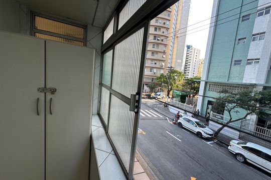 Cozinha e Área de Serviço de apartamento para alugar com 2 quartos, 90m² em Centro, São Vicente
