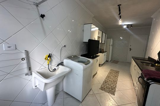 Cozinha e Área de Serviço de apartamento para alugar com 2 quartos, 90m² em Centro, São Vicente
