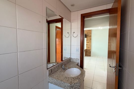 Banheiro Corredor de apartamento para alugar com 2 quartos, 72m² em Parque Amazonia, Goiânia
