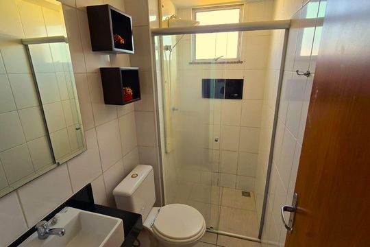 Banheiro de apartamento à venda com 2 quartos, 50m² em Fernão Dias, Belo Horizonte