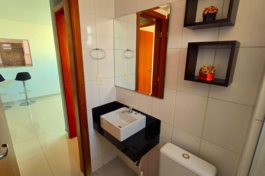Banheiro de apartamento à venda com 2 quartos, 50m² em Fernão Dias, Belo Horizonte