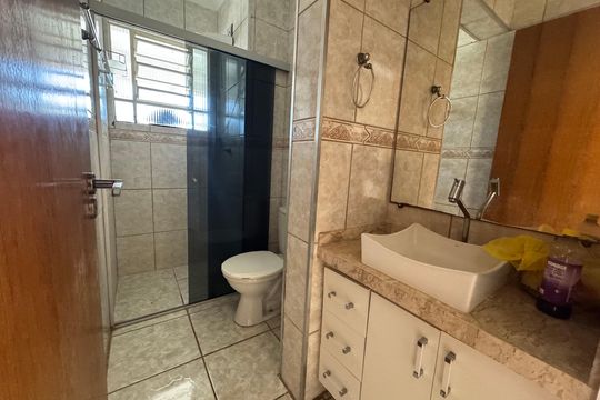 Banheiro de apartamento para alugar com 2 quartos, 50m² em São Pedro, Osasco