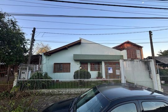 Fachada de casa à venda com 4 quartos, 200m² em Rio Branco, São Leopoldo