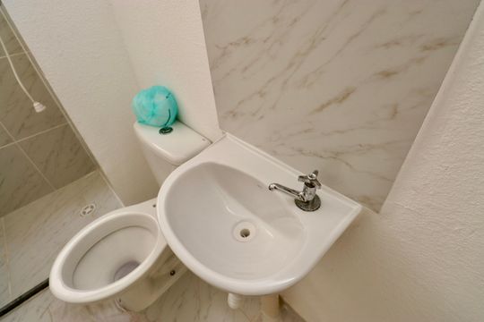 Banheiro de apartamento para alugar com 2 quartos, 40m² em Nova Brasília, Salvador