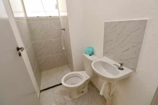 Banheiro de apartamento para alugar com 2 quartos, 40m² em Nova Brasília, Salvador