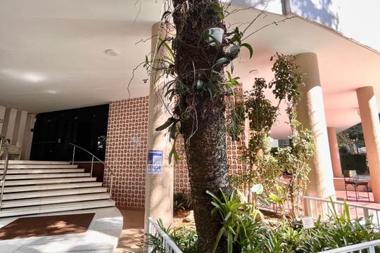 Placa de apartamento à venda com 1 quarto, 68m² em Jardim Botânico, Rio de Janeiro