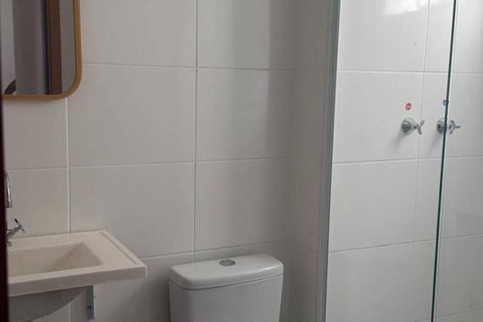 Banheiro de apartamento à venda com 2 quartos, 26m² em Inhoaíba, Rio de Janeiro