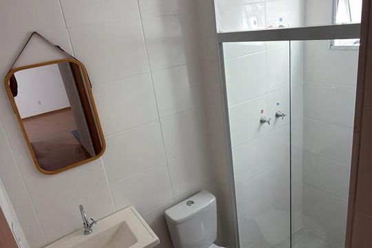 Banheiro de apartamento à venda com 2 quartos, 26m² em Inhoaíba, Rio de Janeiro