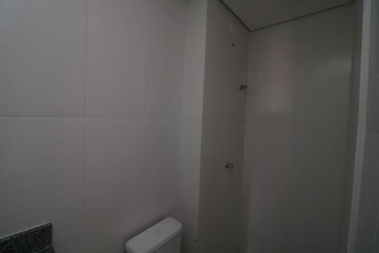 Banheiro de apartamento à venda com 1 quarto, 27m² em Vila Alpina, São Paulo