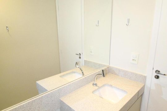 Banheiro de apartamento para alugar com 2 quartos, 58m² em Vila Rossi, São José dos Campos