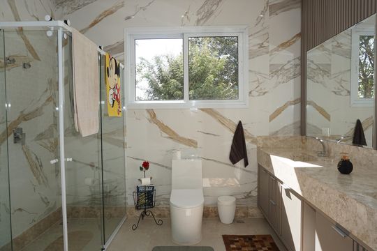 Banheiro da Suíte  de casa para alugar com 6 quartos, 600m² em Jardim Indaia, Embu das Artes