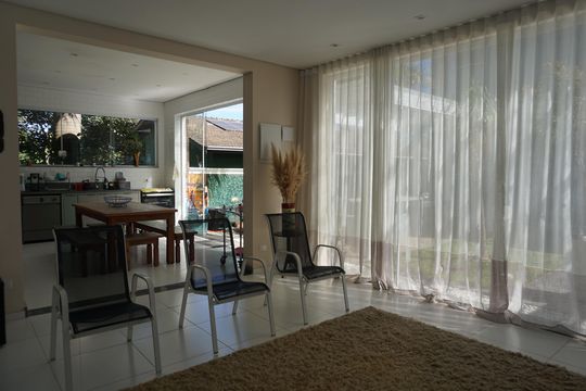 Sala 2 de casa para alugar com 6 quartos, 600m² em Jardim Indaia, Embu das Artes