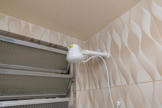 Banheiro de apartamento para alugar com 2 quartos, 60m² em Olaria, Rio de Janeiro