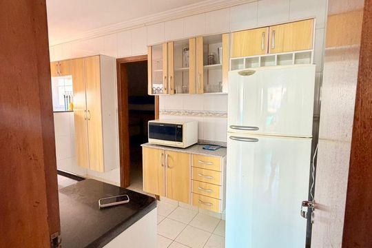 Cozinha de apartamento para alugar com 2 quartos, 57m² em Guilhermina, Praia Grande