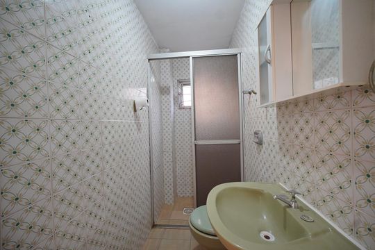 Banheiro de apartamento para alugar com 1 quarto, 50m² em Kobrasol, São José