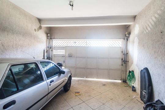 Garagem de casa para alugar com 2 quartos, 121m² em Jardim Maria Beatriz, Carapicuíba