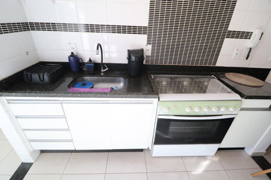 Cozinha de apartamento para alugar com 2 quartos, 58m² em Santa Mônica, Uberlândia