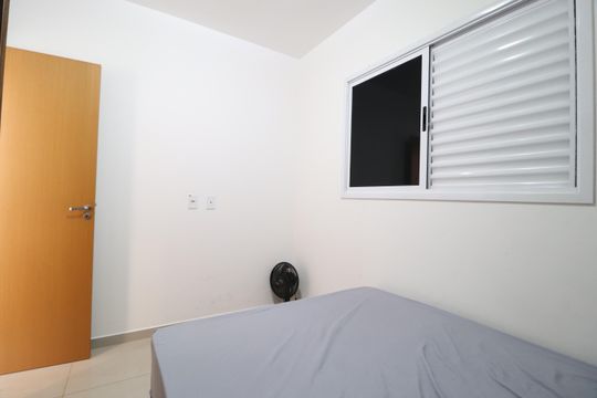 Quarto 1 de apartamento para alugar com 2 quartos, 58m² em Santa Mônica, Uberlândia