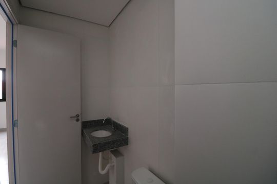 Banheiro de kitnet/studio à venda com 1 quarto, 27m² em Vila Alpina, São Paulo