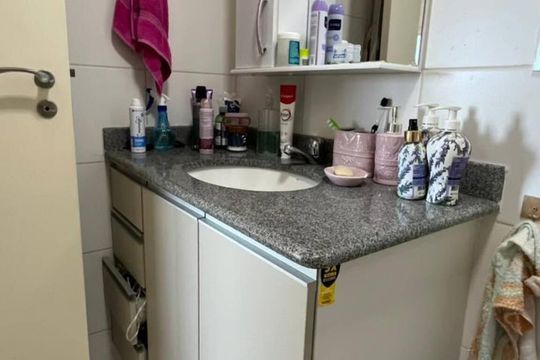 Banheiro de apartamento para alugar com 1 quarto, 55m² em Parque Tamandaré, Campos dos Goytacazes