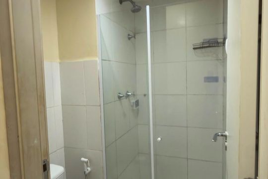 Banheiro de apartamento para alugar com 2 quartos, 50m² em Barra Olímpica, Rio de Janeiro