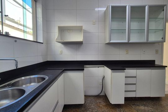 Cozinha de apartamento para alugar com 3 quartos, 140m² em Santo Agostinho, Belo Horizonte