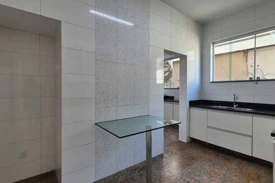 Cozinha de apartamento para alugar com 3 quartos, 140m² em Santo Agostinho, Belo Horizonte