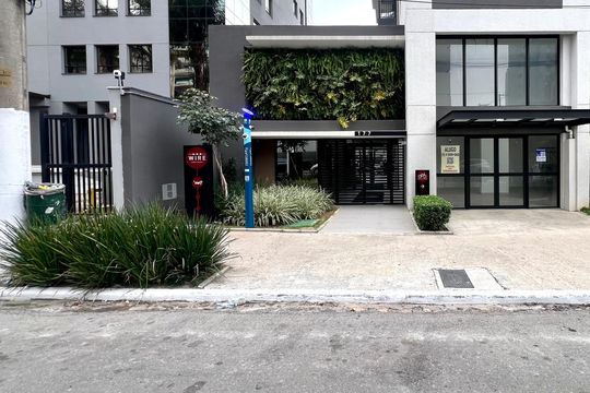 Fachada de kitnet/studio para alugar com 1 quarto, 29m² em Pinheiros, São Paulo