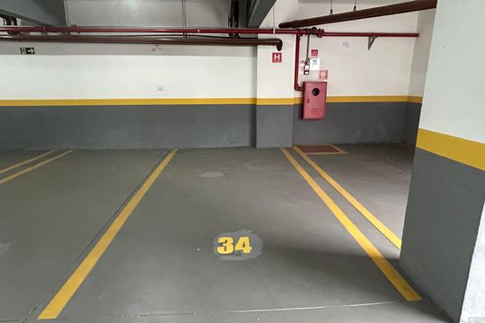 Garagem de apartamento à venda com 2 quartos, 55m² em Vila Libanesa, São Paulo