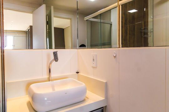 Banheiro da Suíte 2 de apartamento para alugar com 2 quartos, 65m² em Brás, São Paulo