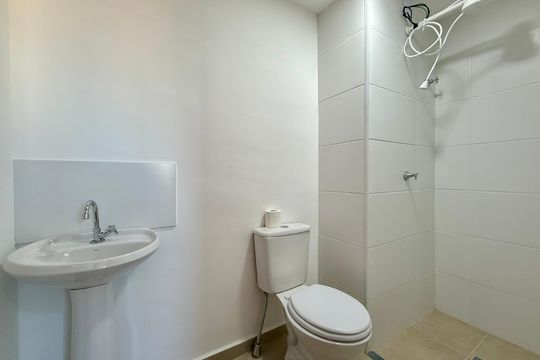 Banheiro Suíte  de apartamento para alugar com 1 quarto, 24m² em Vila das Belezas, São Paulo