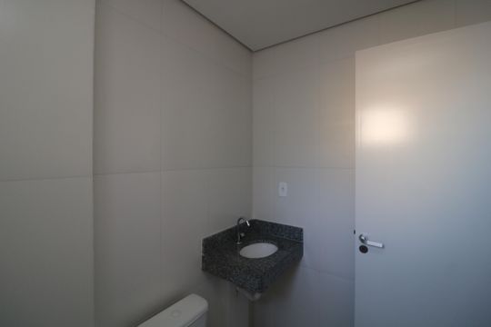 Banheiro de kitnet/studio à venda com 1 quarto, 23m² em Vila Alpina, São Paulo