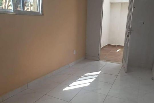 Quarto de kitnet/studio para alugar com 1 quarto, 96m² em Saracuruna, Duque de Caxias