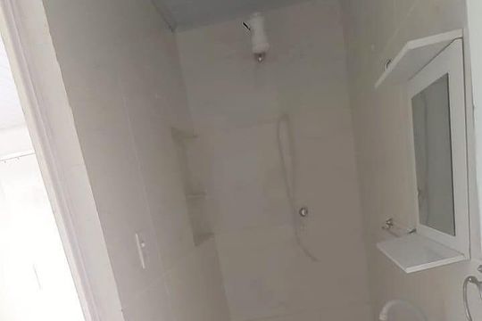Banheiro de kitnet/studio para alugar com 1 quarto, 96m² em Saracuruna, Duque de Caxias