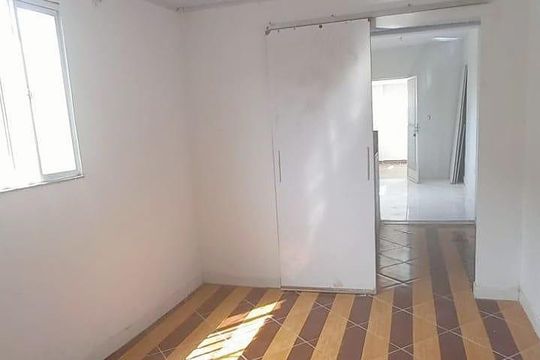 Sala de kitnet/studio para alugar com 1 quarto, 96m² em Saracuruna, Duque de Caxias