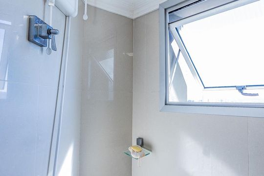 Banheiro de apartamento para alugar com 2 quartos, 56m² em Freguesia do Ó, São Paulo