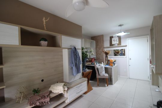 Sala de apartamento para alugar com 2 quartos, 73m² em Barra Olímpica, Rio de Janeiro