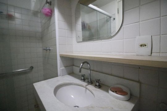 Banheiro da Suíte 1 de apartamento à venda com 2 quartos, 73m² em Barra Olímpica, Rio de Janeiro