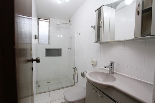 Banheiro Social de apartamento para alugar com 2 quartos, 77m² em Nova Suíça, Belo Horizonte