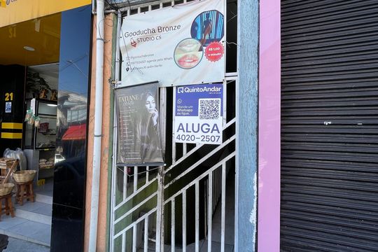 Fachada + Placa de casa para alugar com 1 quarto, 21m² em Jardim Danfer, São Paulo