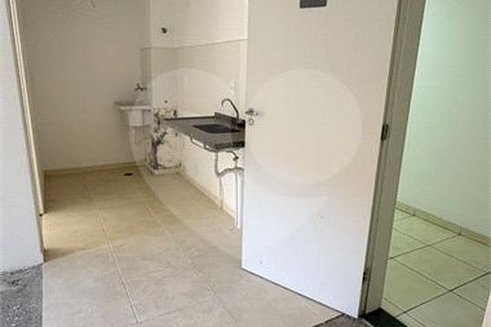 Apartamento à venda com 2 quartos, 38m² em Vila Carmosina, São Paulo