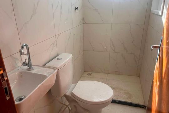 Banheiro de apartamento para alugar com 2 quartos, 50m² em Quintino Bocaiúva, Rio de Janeiro