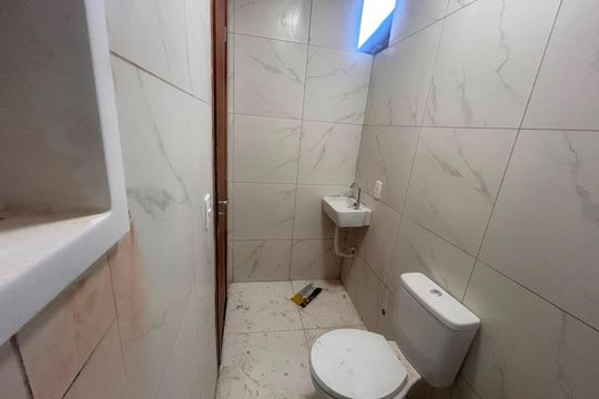 Banheiro de apartamento para alugar com 2 quartos, 50m² em Quintino Bocaiúva, Rio de Janeiro