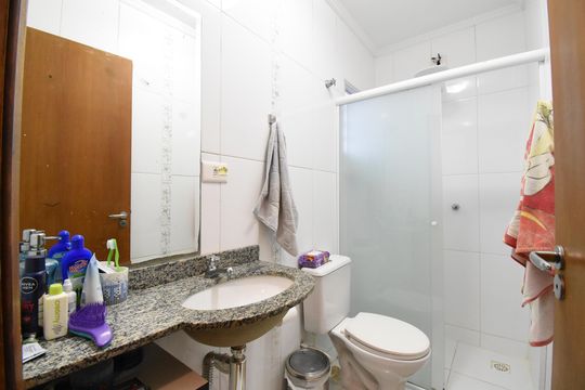 Banheiro 2 de casa de condomínio à venda com 3 quartos, 220m² em Uberaba, Curitiba