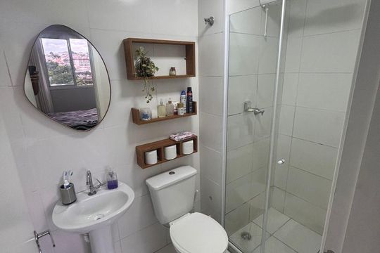 Banheiro de apartamento para alugar com 1 quarto, 24m² em Vila Nova das Belezas, São Paulo