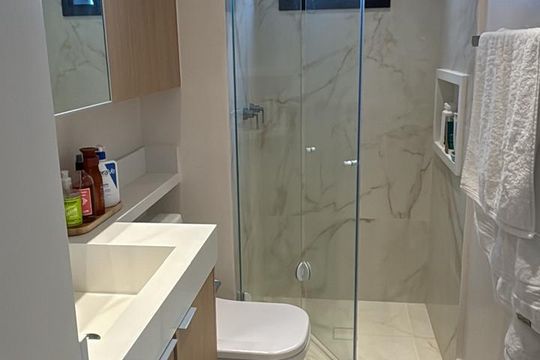 Banheiro de kitnet/studio à venda com 1 quarto, 38m² em Indianópolis, São Paulo
