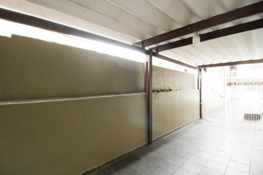Garagem de casa à venda com 2 quartos, 149m² em Vila Renato, São Paulo
